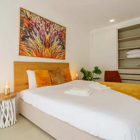 Diamond Villa, Luxury House With Private Pool וילה לוריניה