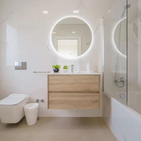 Diamond Villa, Luxury House With Private Pool לוריניה