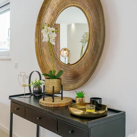 Diamond Villa, Luxury House With Private Pool לוריניה