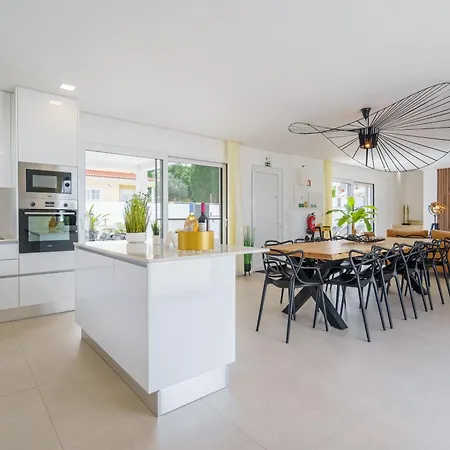 Diamond Villa, Luxury House With Private Pool וילה לוריניה